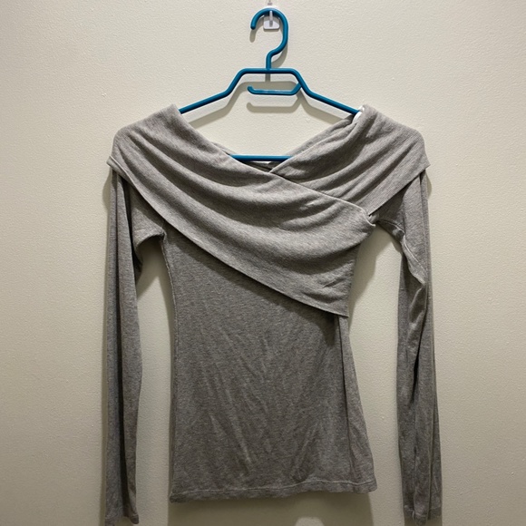 Aritzia Babaton Phil Off The Shoulder Shirt - grey size xxs - Picture 5 of 6